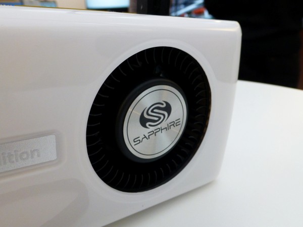CeBIT-2013-White-Sapphire-Radeon-HD-7950-Made-for-Apple-Macs-4
