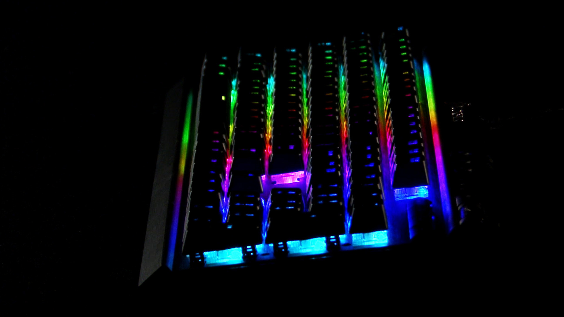 Corsair-Gaming-Mechanical-Keyboard-03