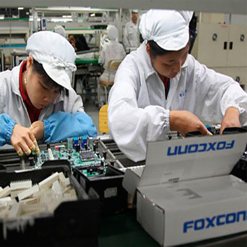 Foxconn تستعد لإستبدال اليد العاملة في مصانعها بالروبوت Foxconn تستعد لإستبدال اليد العاملة في مصانعها بالروبوت