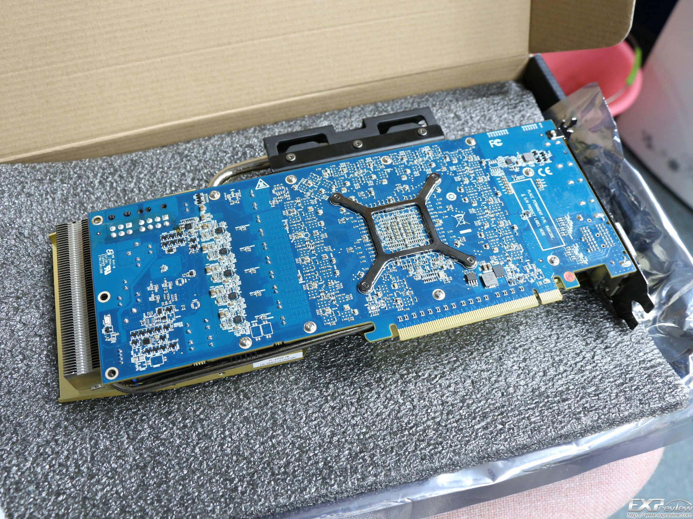 HIS-Radeon-R9-290-IceQ-X2-04