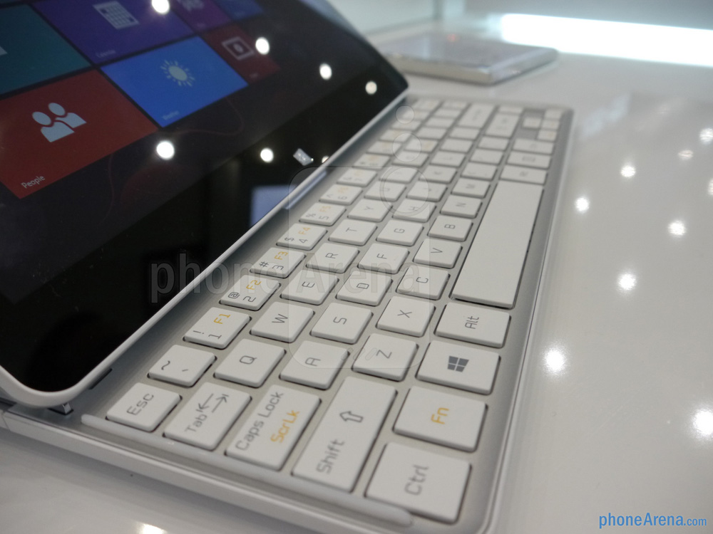 LG-Tab-Book-hands-on-05