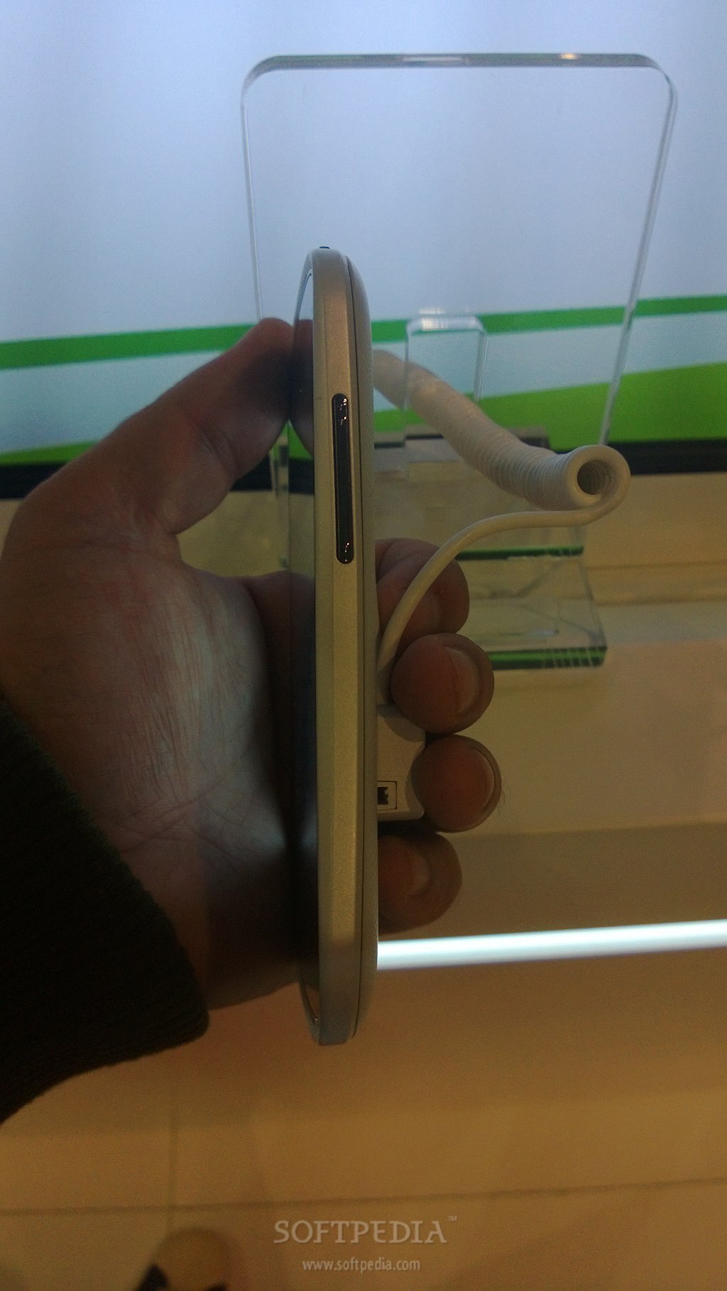 MWC-2013-Acer-Liquid-E1-Hands-On-3