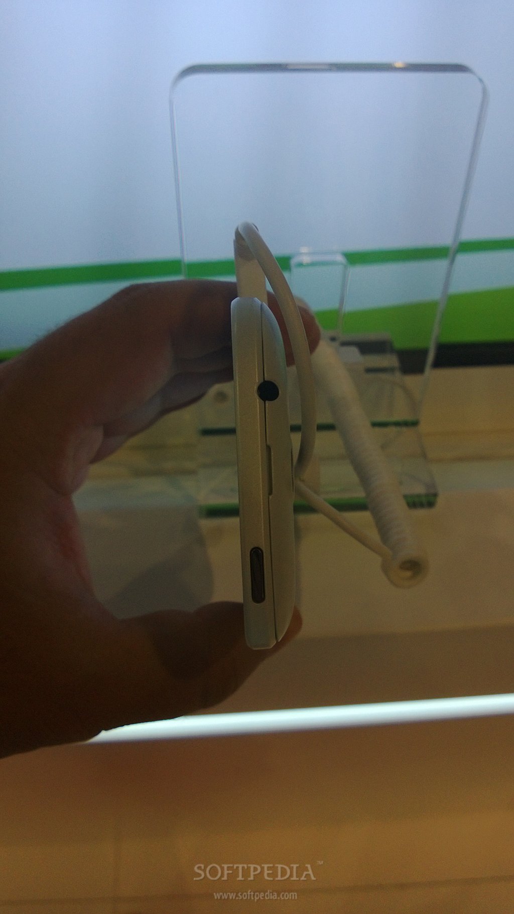 MWC-2013-Acer-Liquid-E1-Hands-On-4