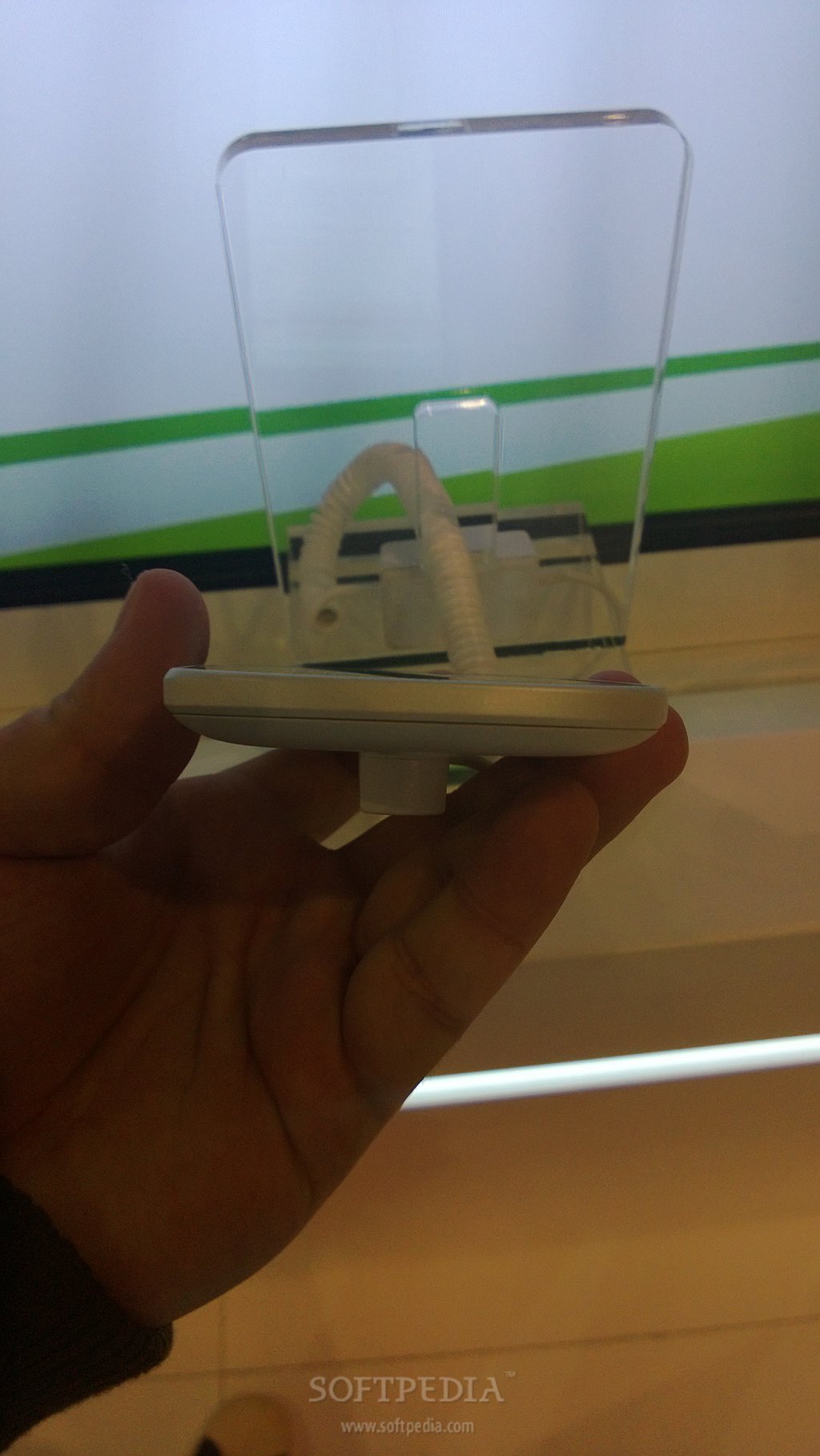 MWC-2013-Acer-Liquid-E1-Hands-On-5