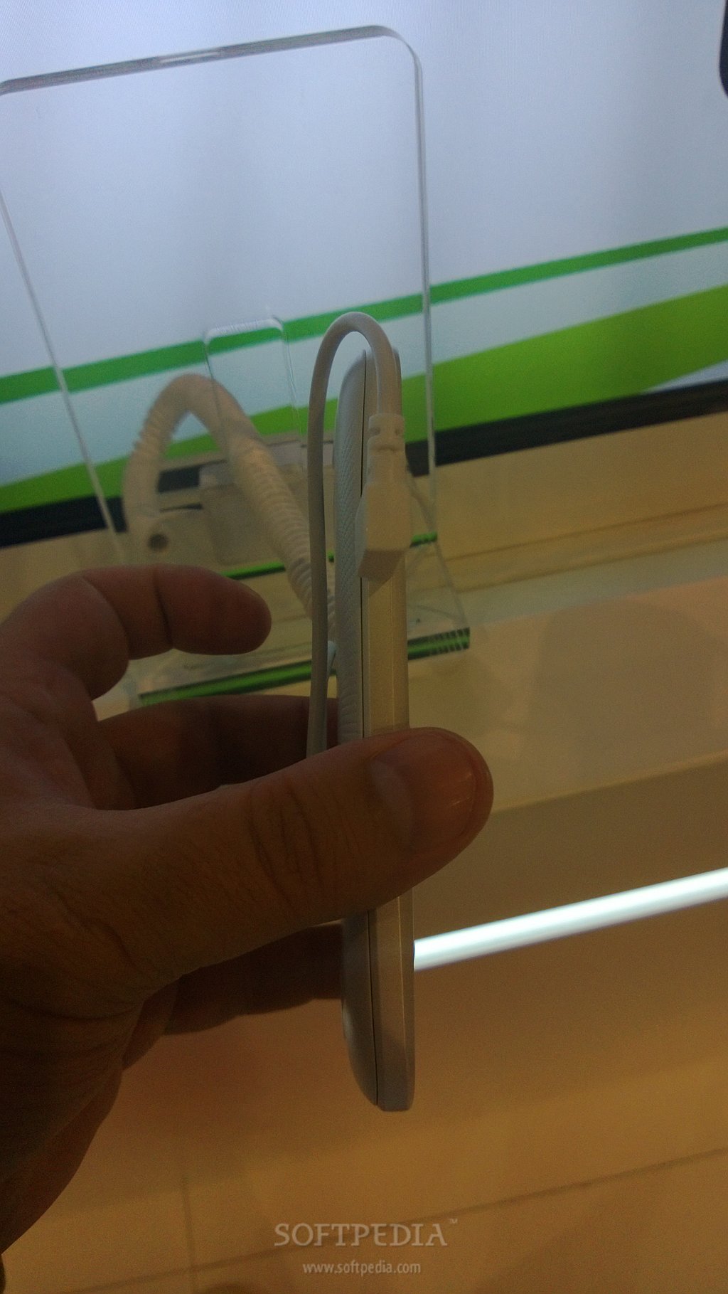 MWC-2013-Acer-Liquid-E1-Hands-On-6