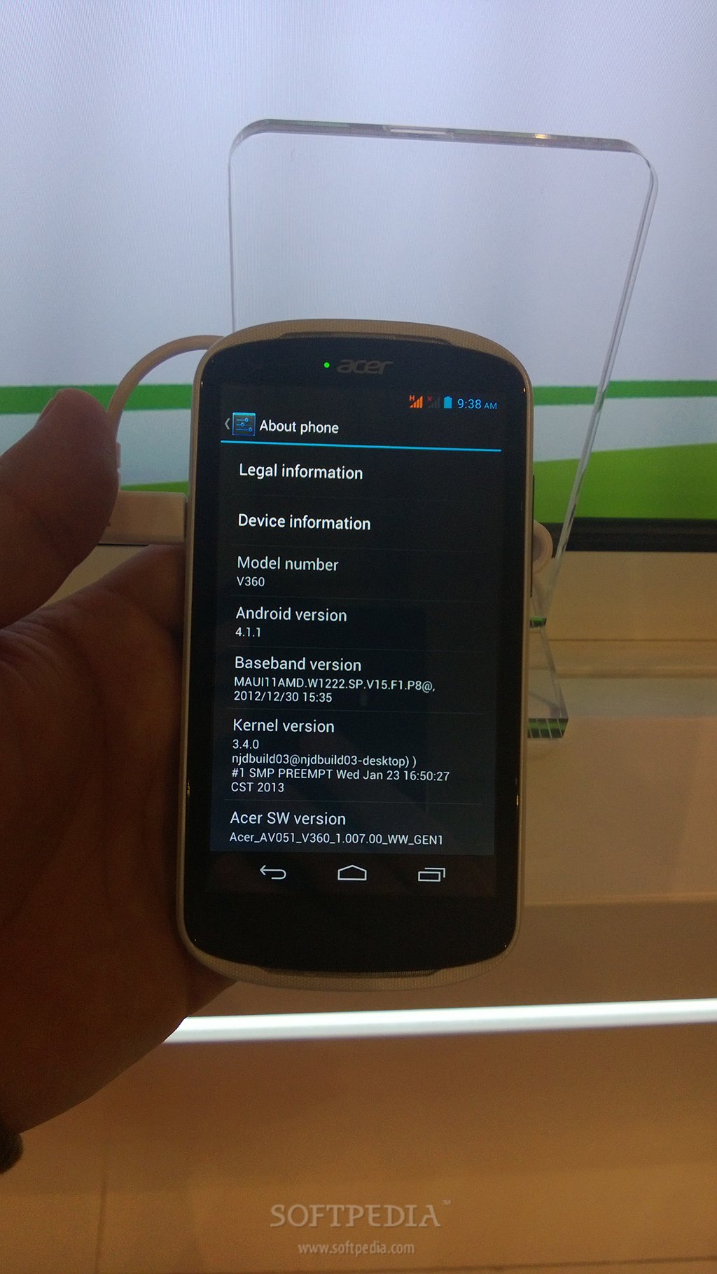 MWC-2013-Acer-Liquid-E1-Hands-On-8