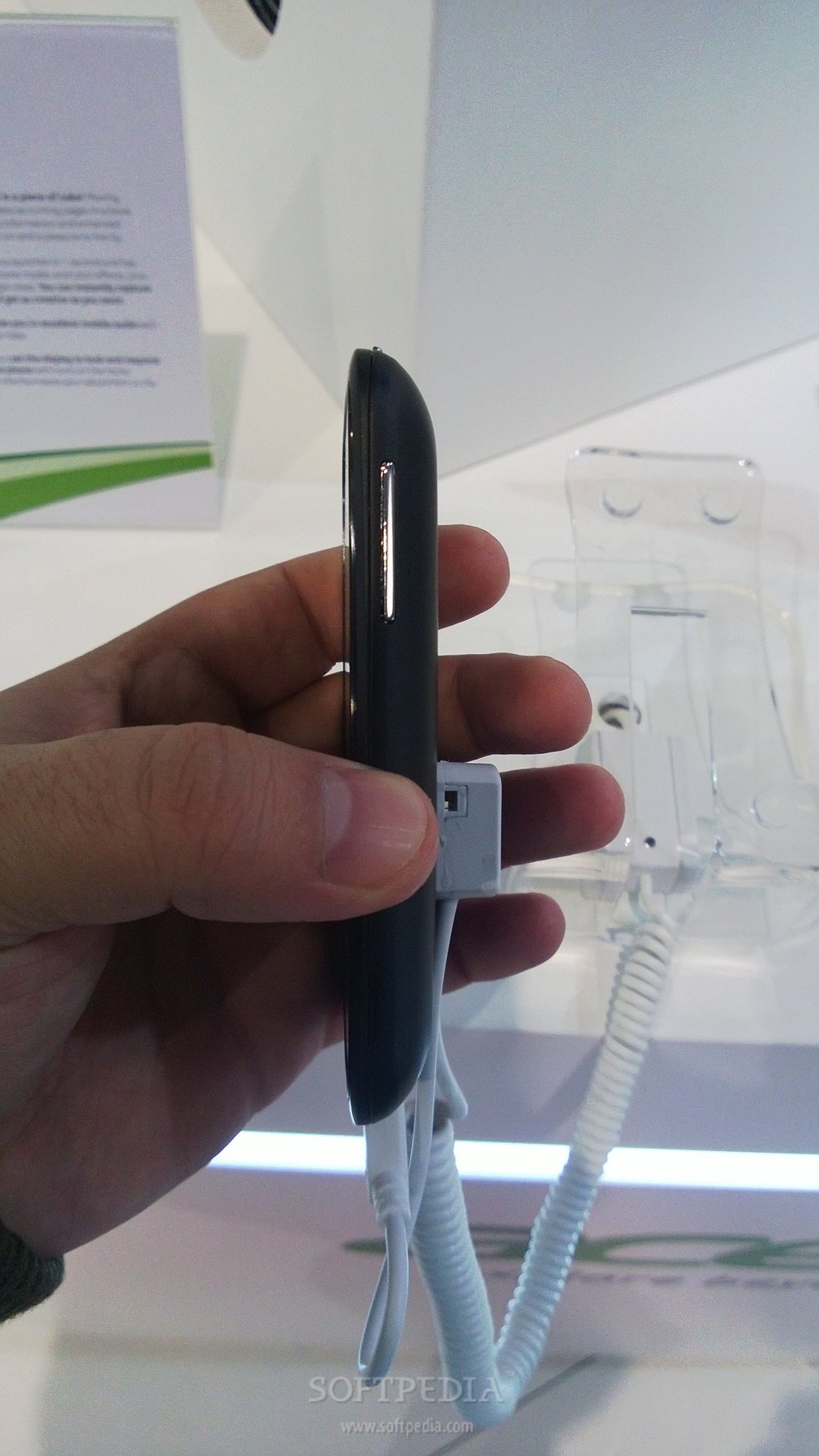 MWC-2013-Acer-Liquid-Z2-Hands-On-3