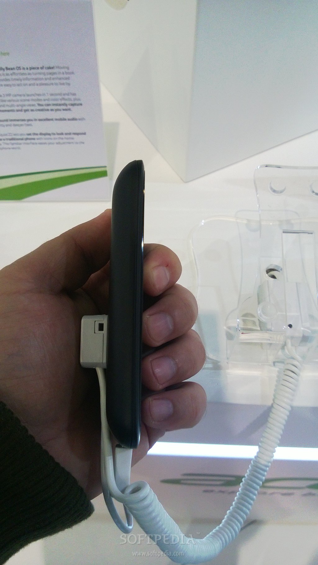 MWC-2013-Acer-Liquid-Z2-Hands-On-5