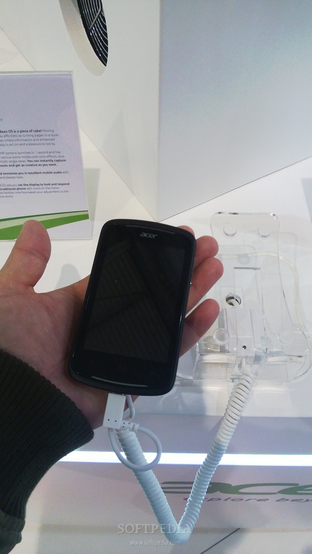 MWC-2013-Acer-Liquid-Z2-Hands-On-7
