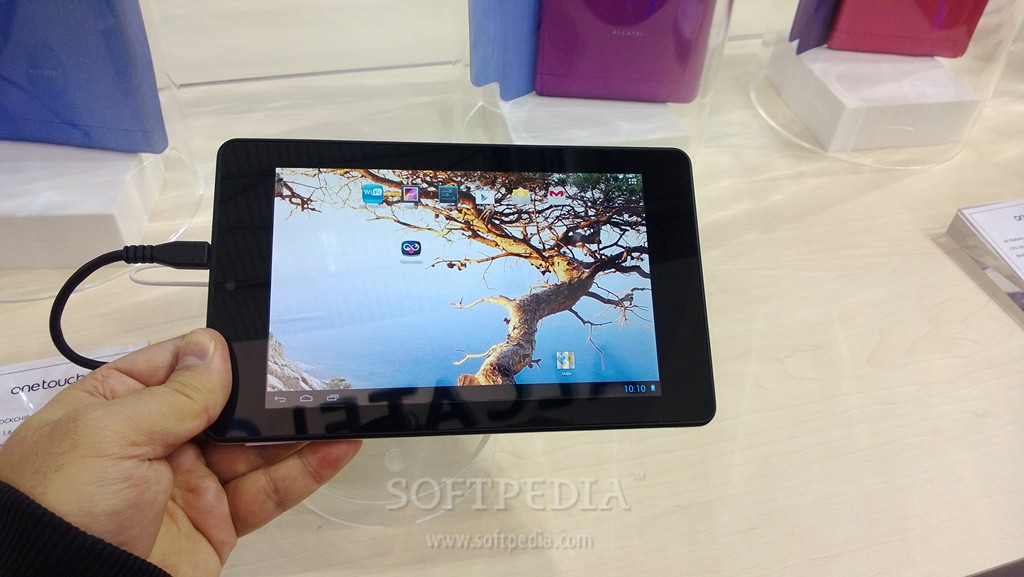MWC-2013-Alcatel-One-Touch-Evo-7-HD-Hands-On-2
