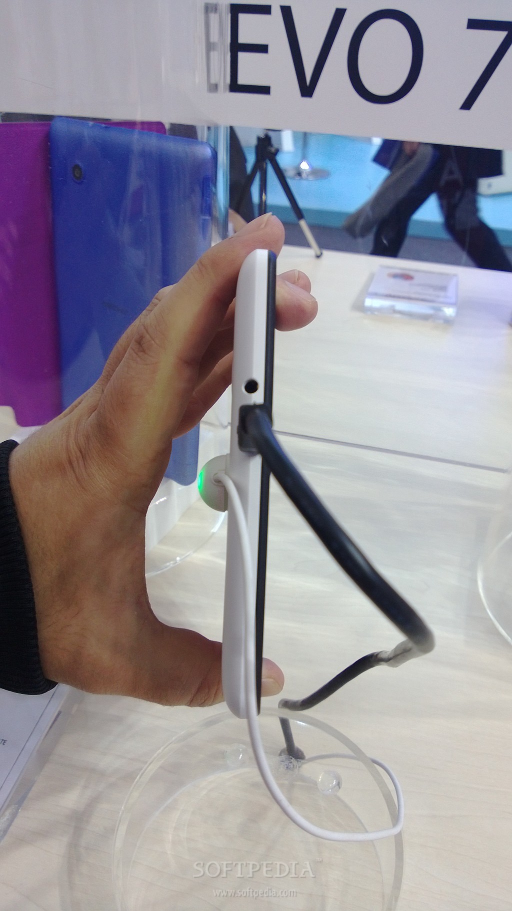 MWC-2013-Alcatel-One-Touch-Evo-7-HD-Hands-On-7