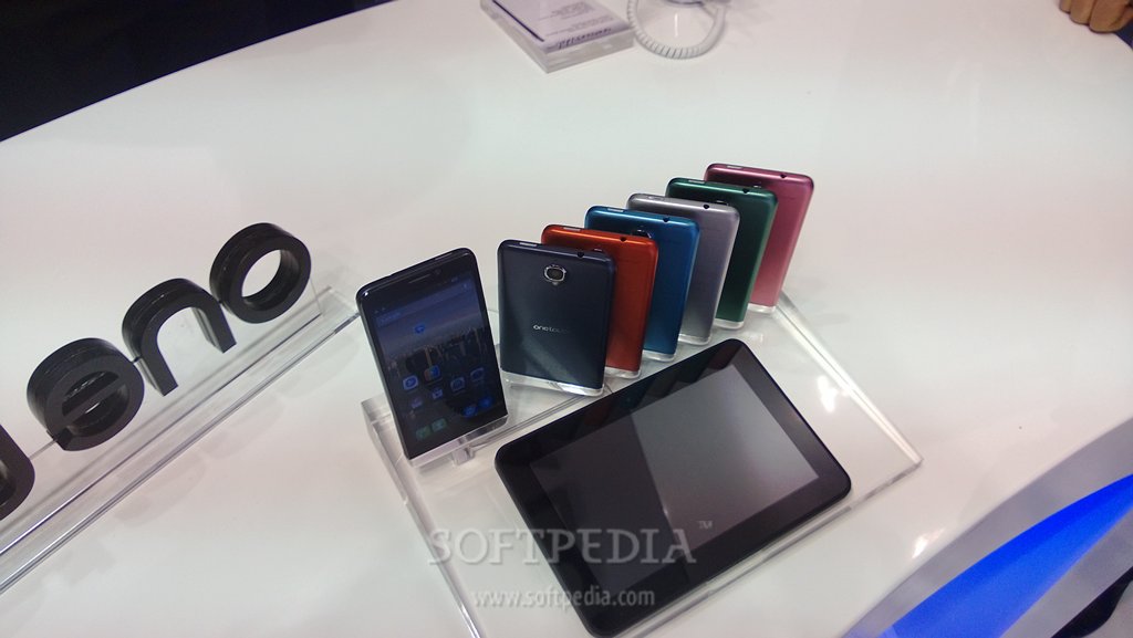 MWC-2013-Hands-On-with-Alcatel-One-Touch-Idol-10