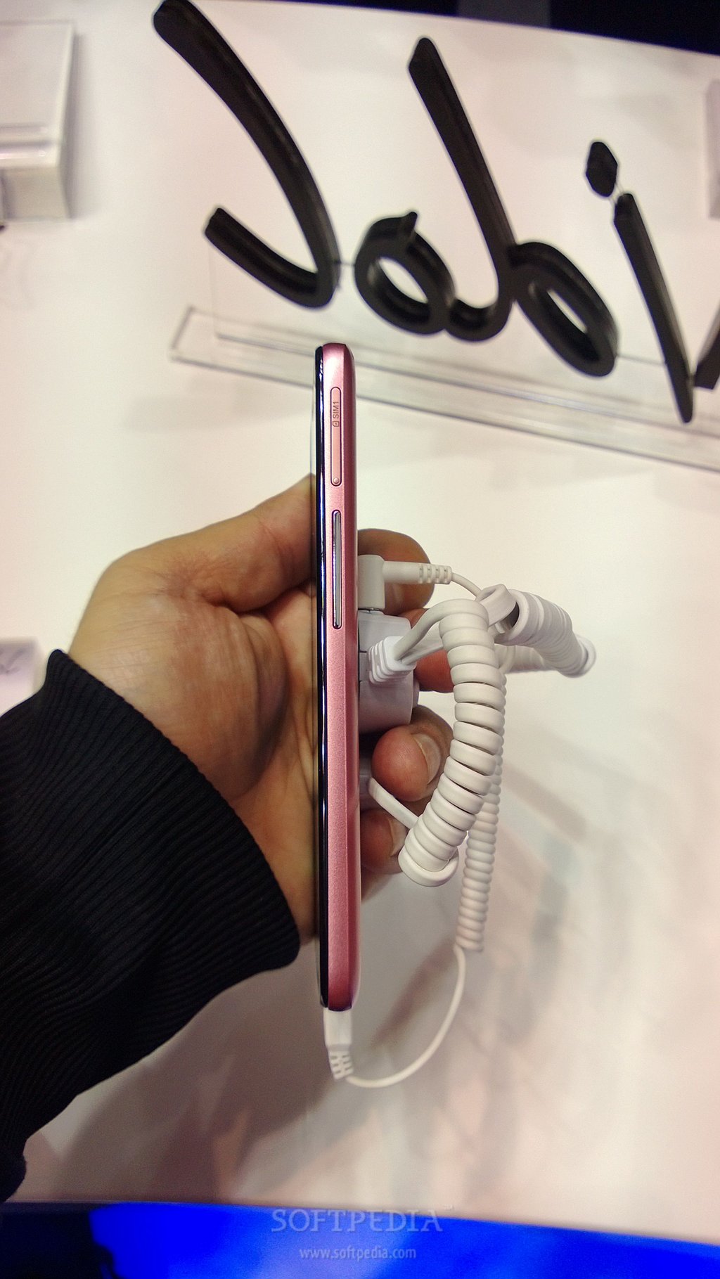 MWC-2013-Hands-On-with-Alcatel-One-Touch-Idol-3