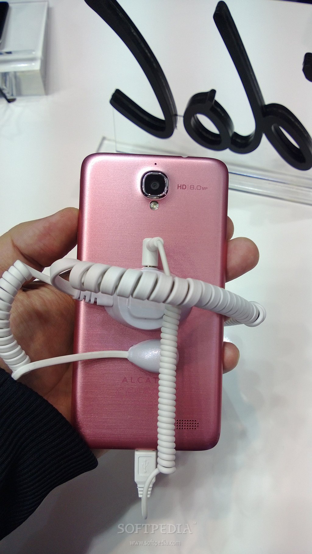 MWC-2013-Hands-On-with-Alcatel-One-Touch-Idol-4