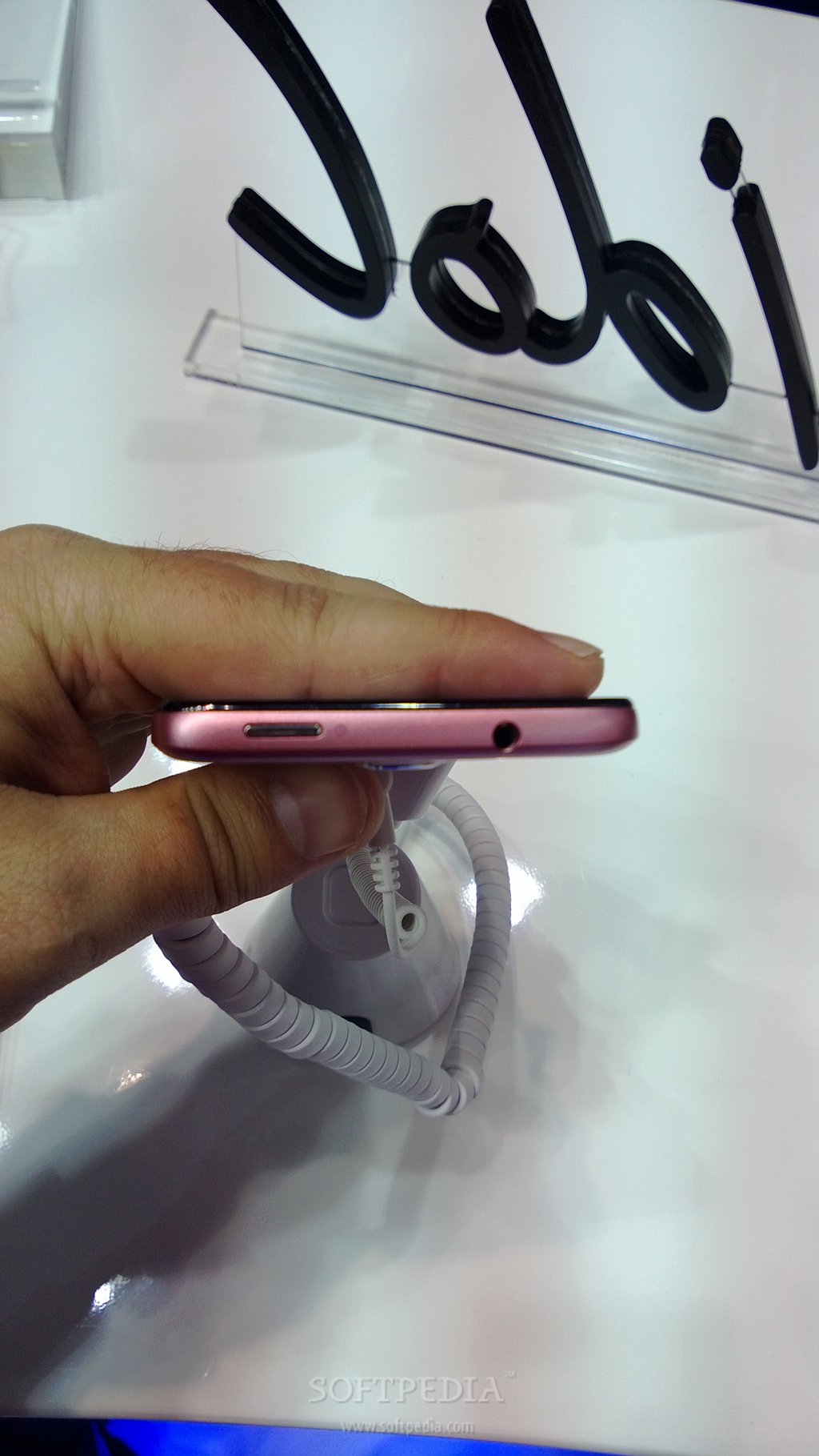MWC-2013-Hands-On-with-Alcatel-One-Touch-Idol-5