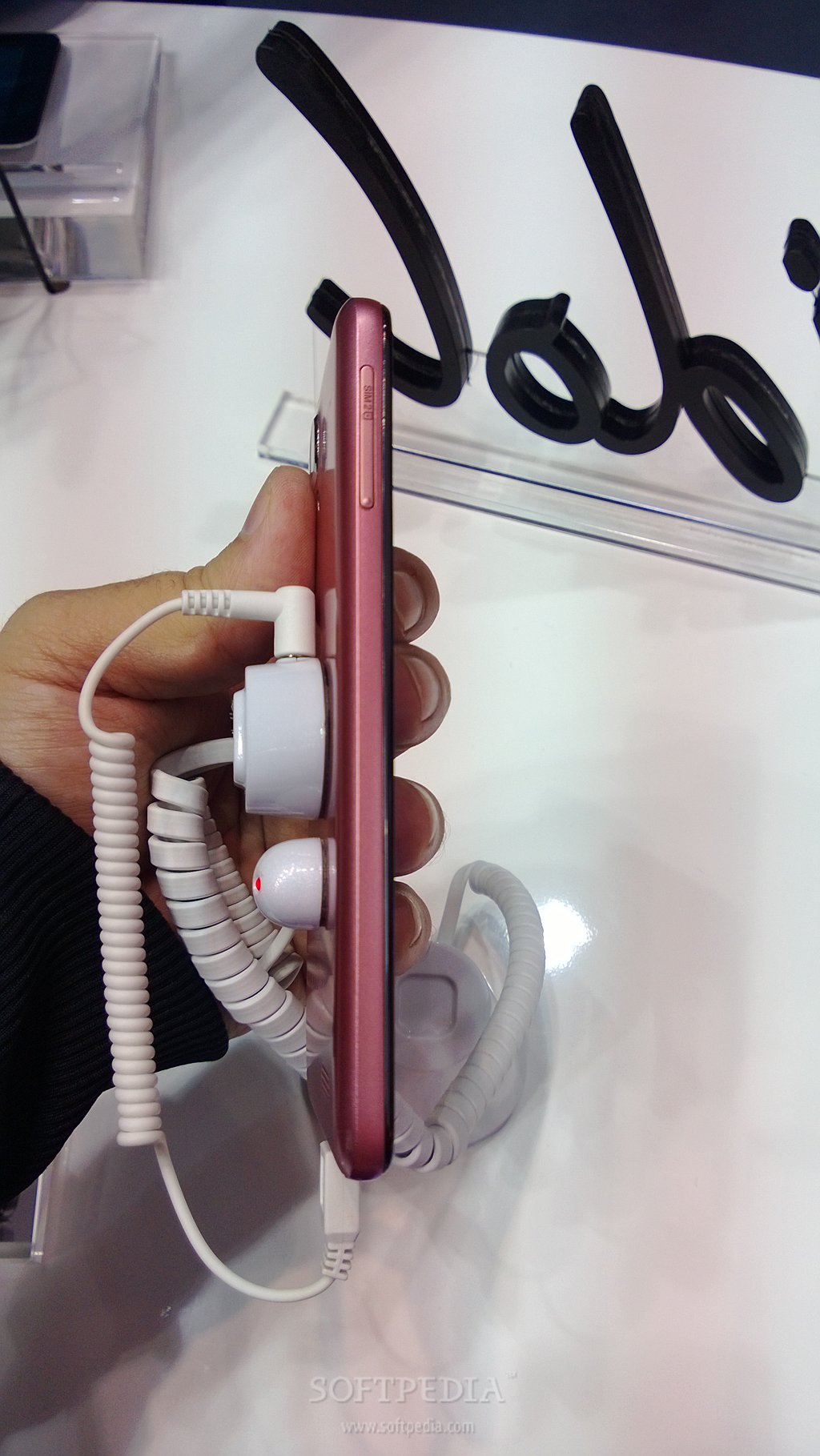 MWC-2013-Hands-On-with-Alcatel-One-Touch-Idol-6