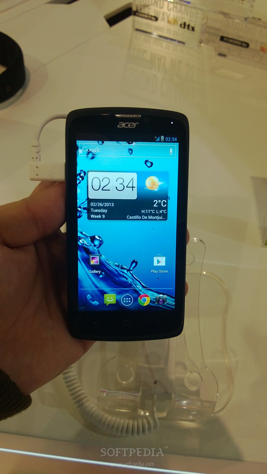 MWC-2013-Intel-Based-Acer-Liquid-C1-Hands-On-2