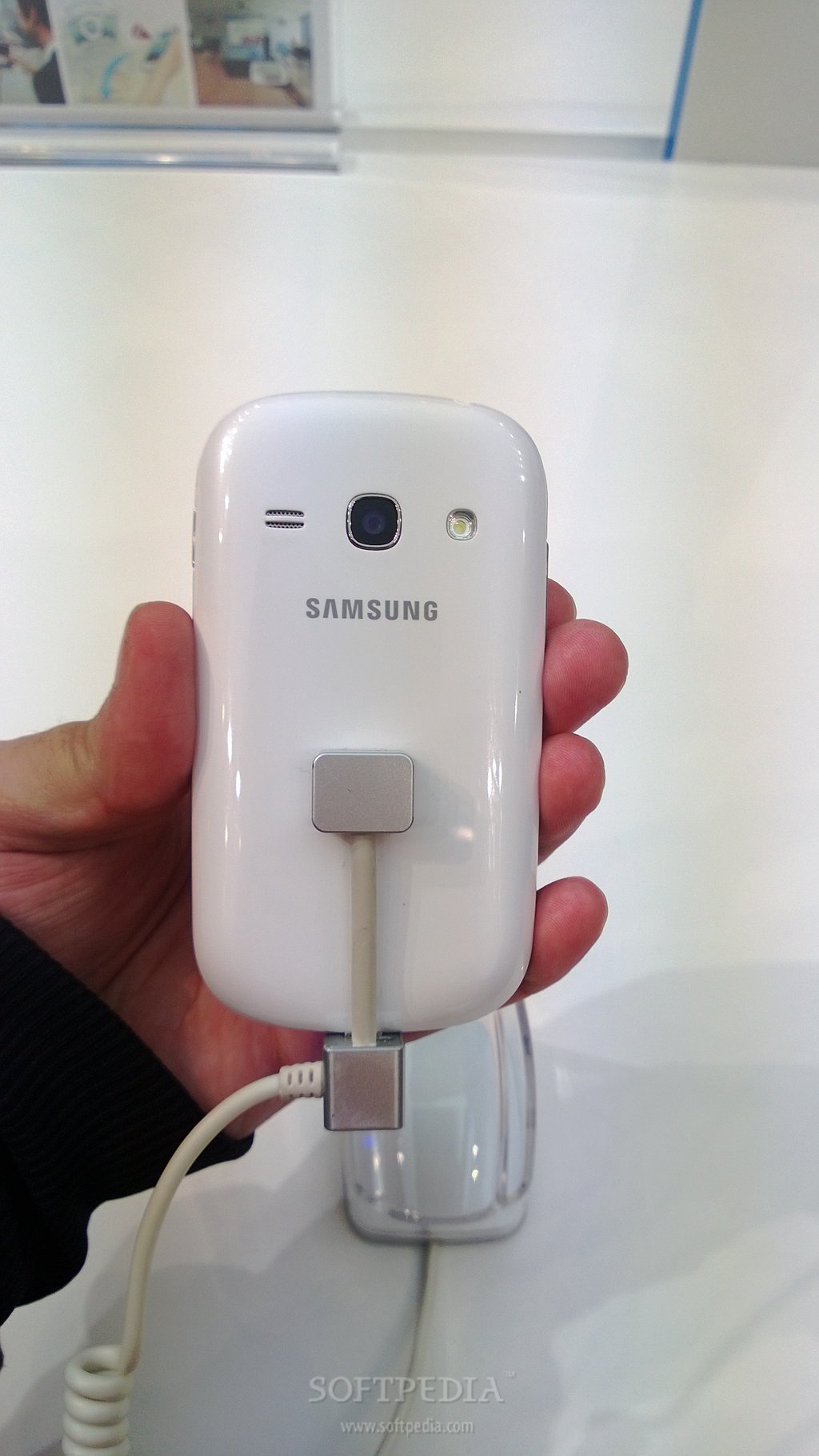 MWC-2013-Samsung-Galaxy-Fame-Hands-On-5