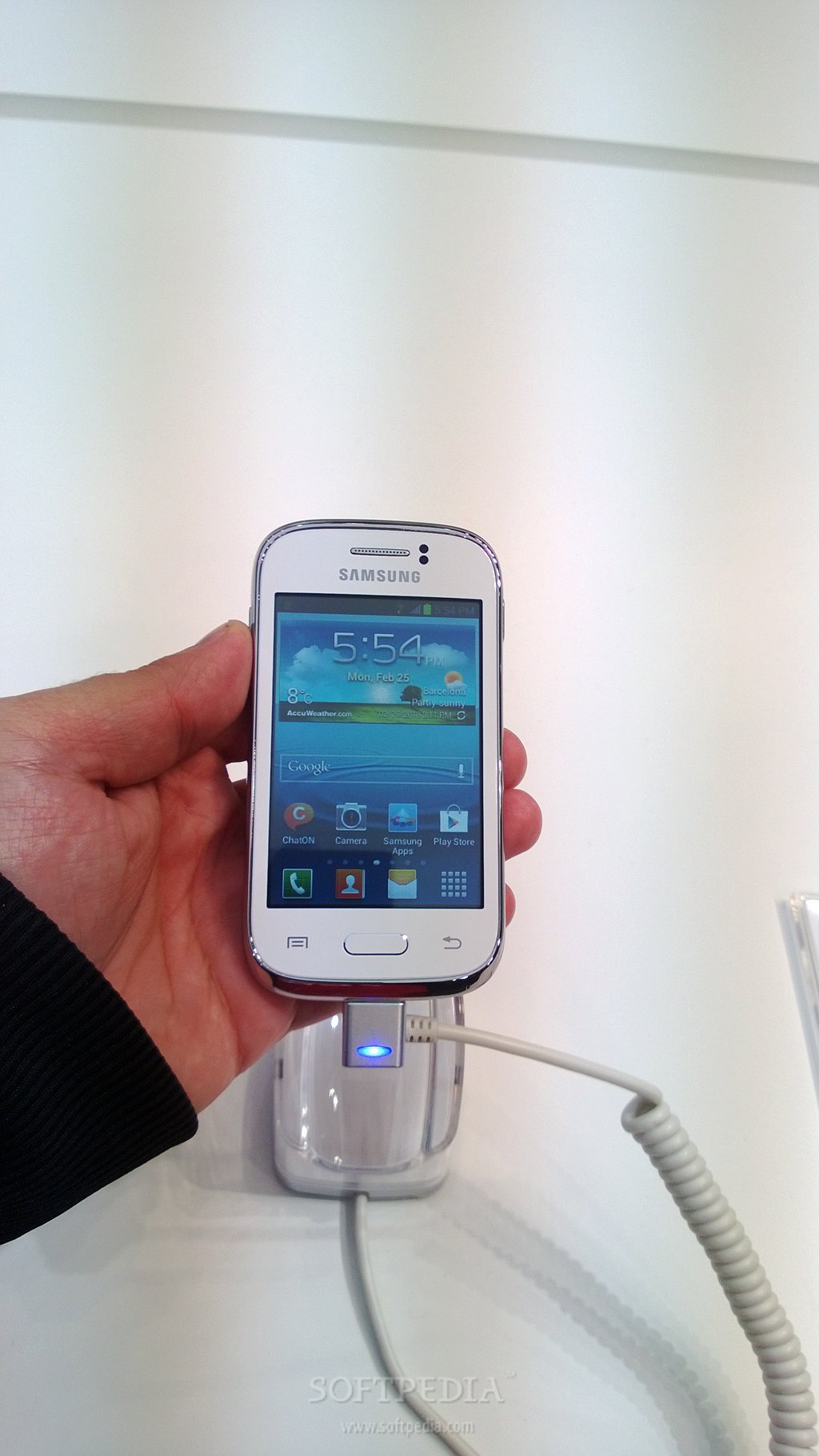 MWC-2013-Samsung-Galaxy-Young-Hands-On-2