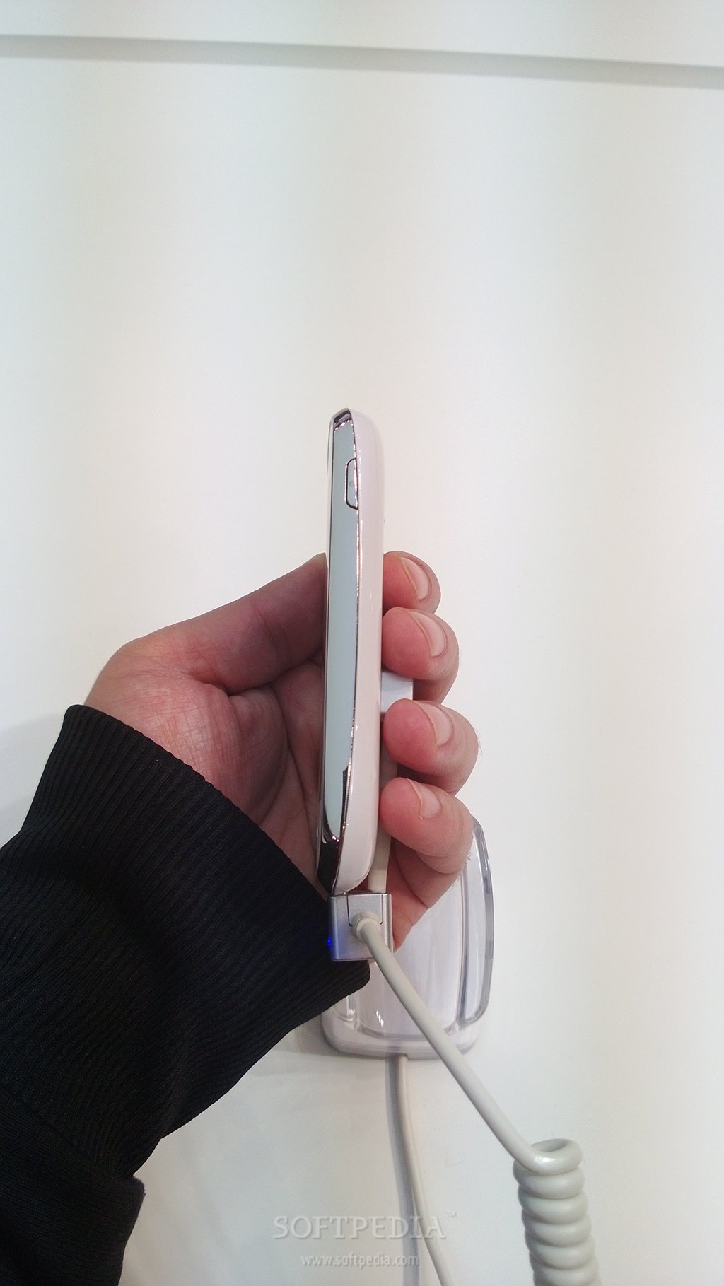 MWC-2013-Samsung-Galaxy-Young-Hands-On-3