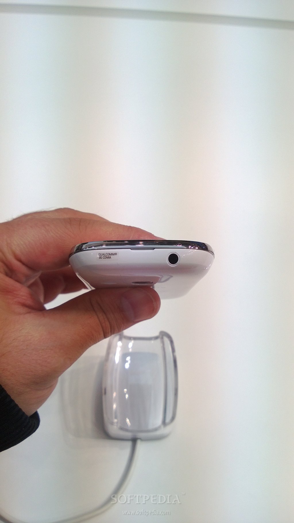 MWC-2013-Samsung-Galaxy-Young-Hands-On-5