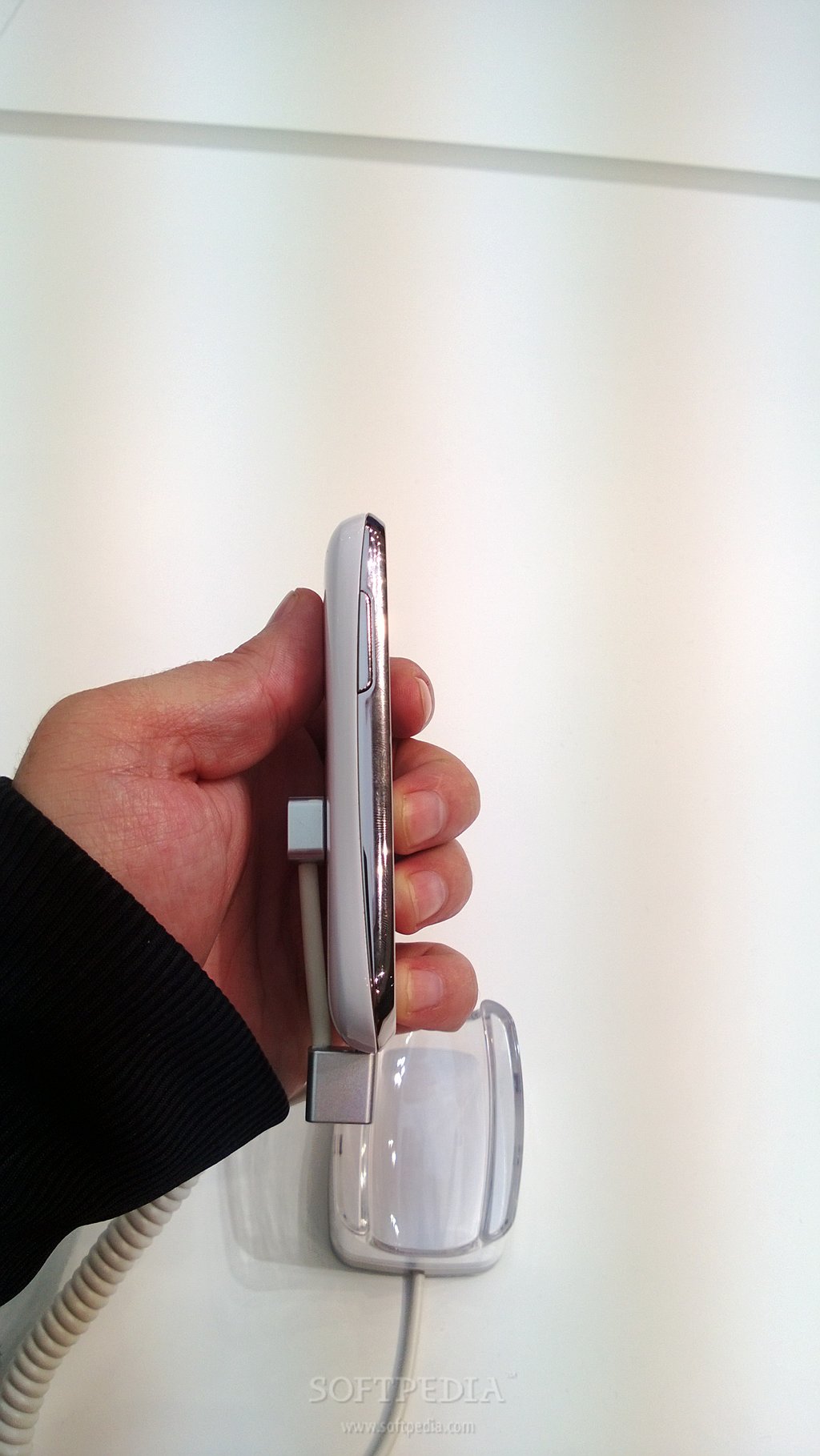 MWC-2013-Samsung-Galaxy-Young-Hands-On-6
