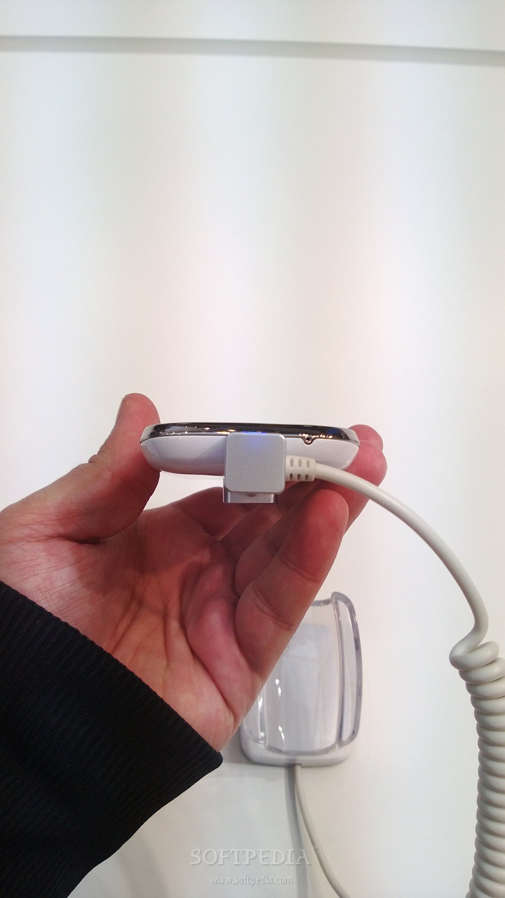 MWC-2013-Samsung-Galaxy-Young-Hands-On-7