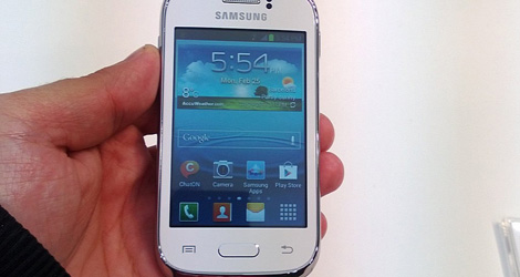 MWC-2013-Samsung-Galaxy-Young-Hands-On-logo
