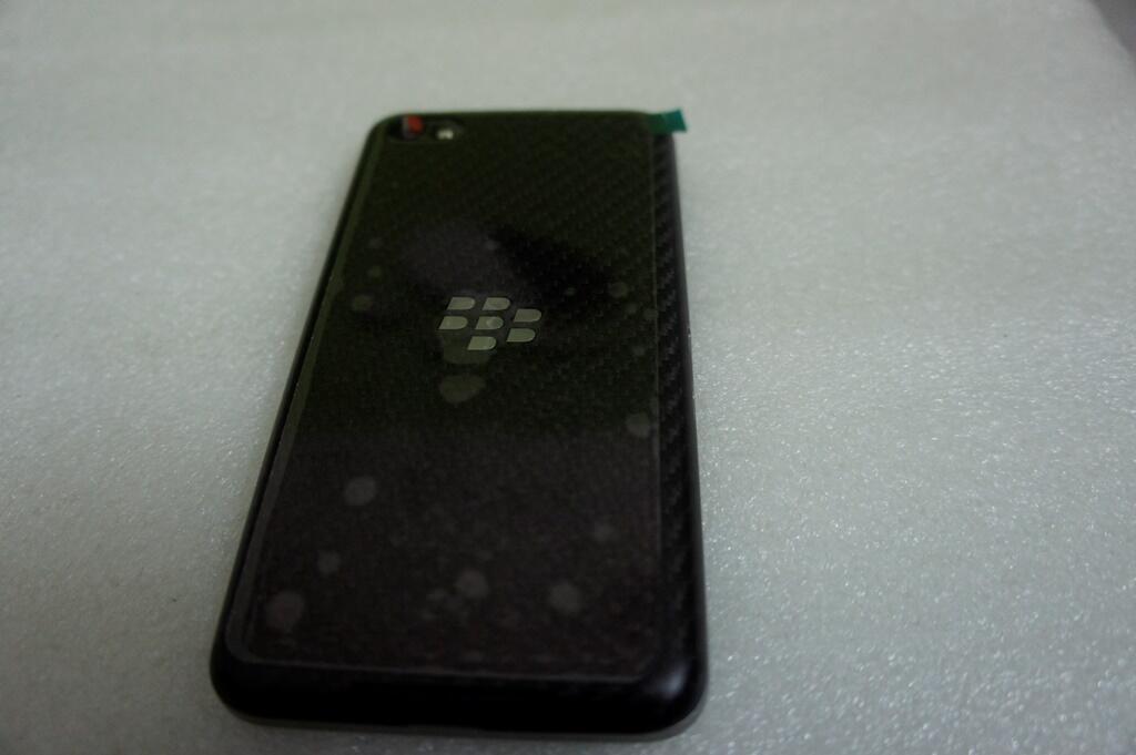 New-Leaked-Photos-of-BlackBerry-A10-Emerge-02