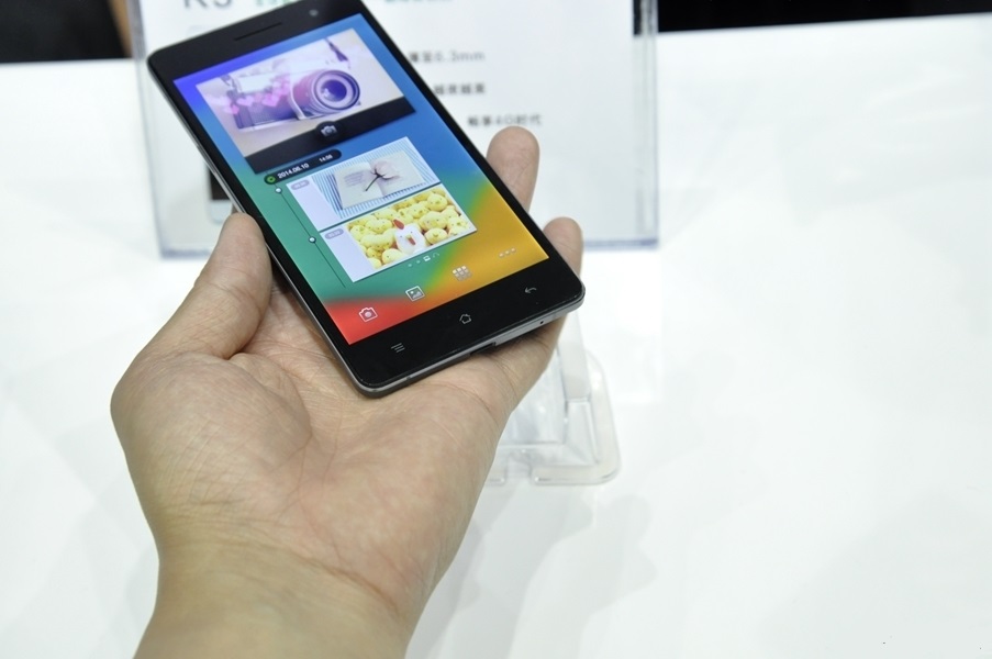 Oppo-R3-hands-on-image-2