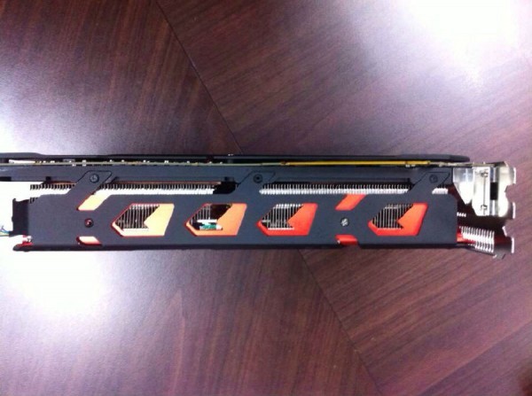 PowerColor-R9-295X2-Devil13-06