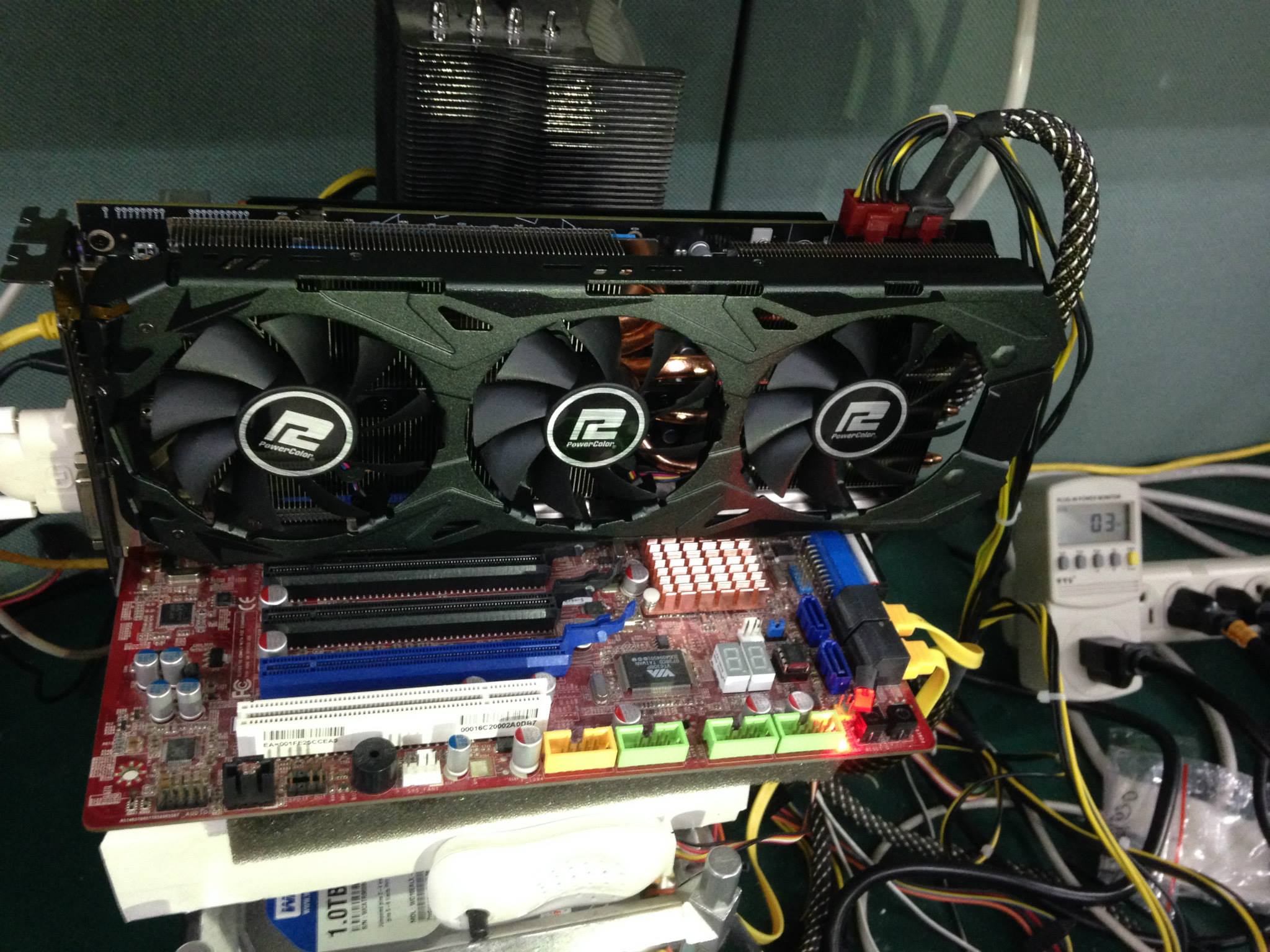 PowerColor-Radeon-R9-290X-PCS-01