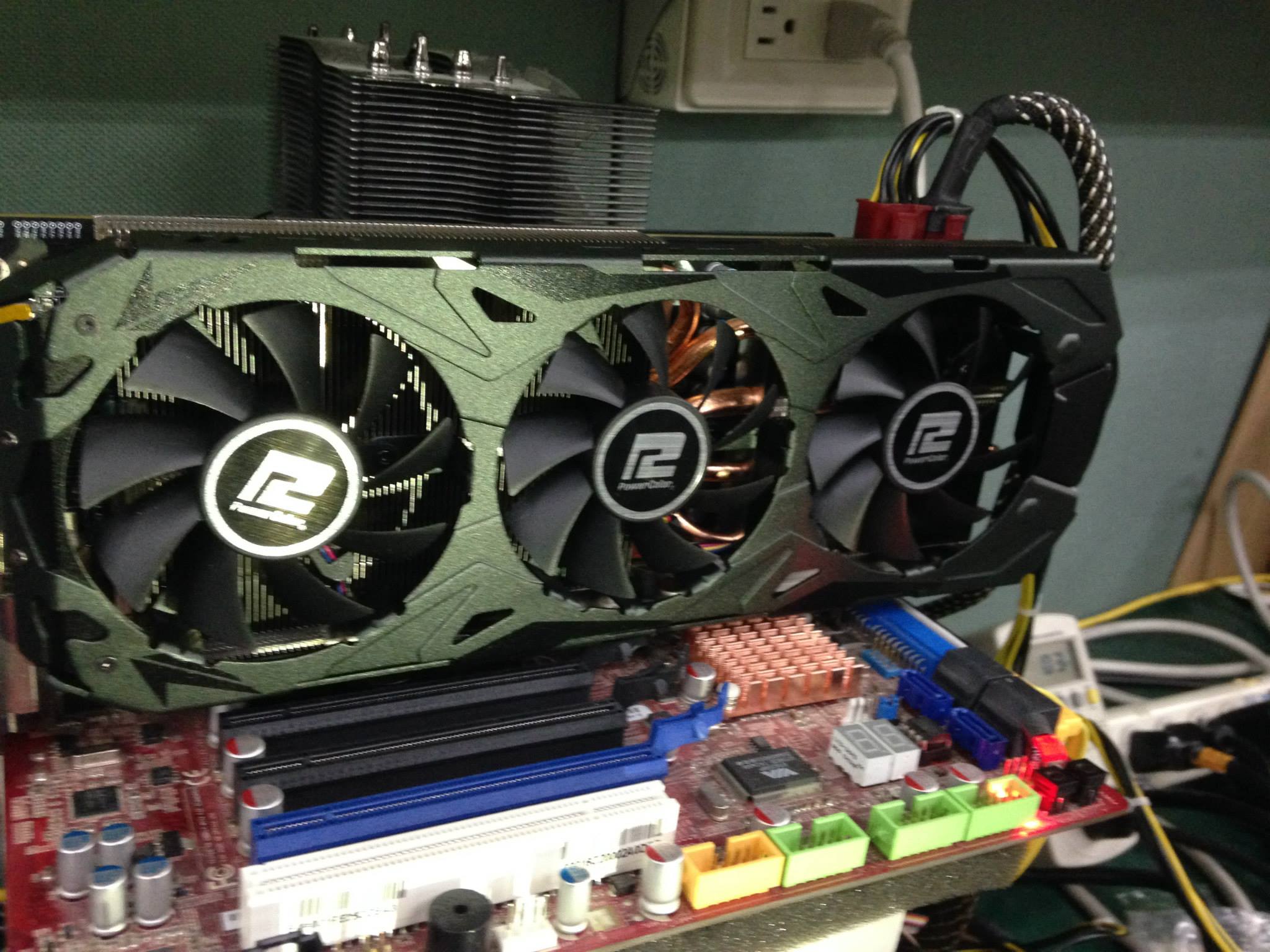 PowerColor-Radeon-R9-290X-PCS-03