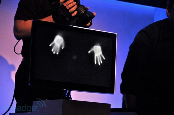 CES 2011: مايكروسفت تستعرض مكتبها التفاعلي الجديد Surface 2.0 Experience