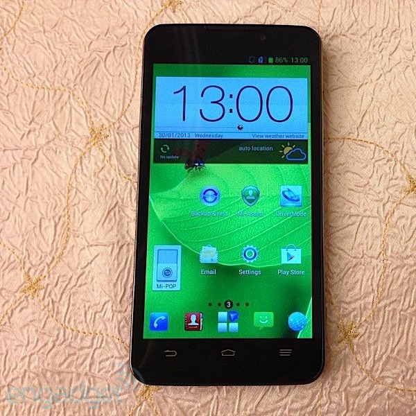 ZTE-Grand-Memo-Phablet-Gets-Hands-On-Treatment-Ahead-of-MWC-2013-Launch-2