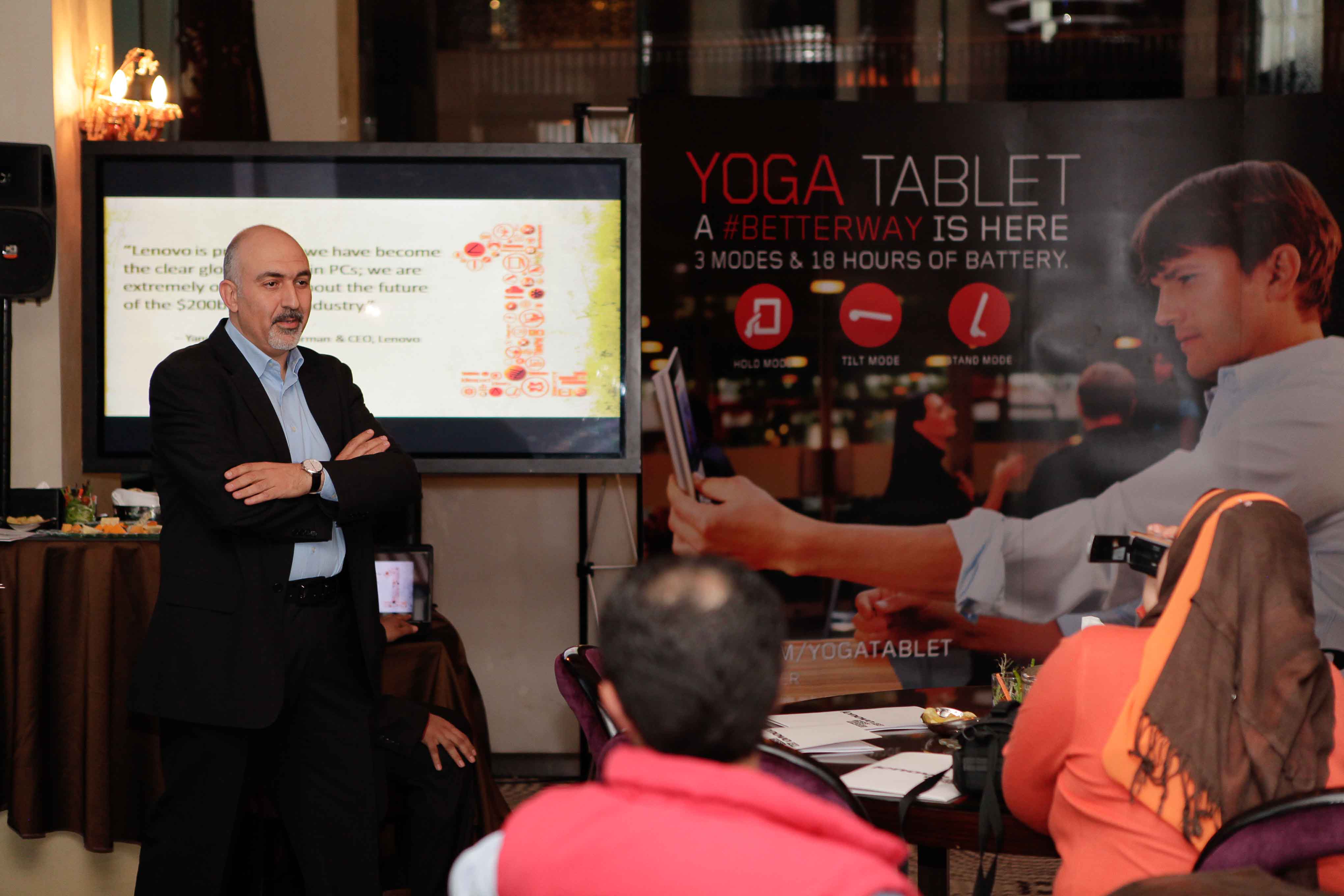 Lenovo  تطلق في مصر Yoga Tablet 10 HD+ الفريد والمتعدد الوضعيات ببطارية تدوم حتى 18 ساعه