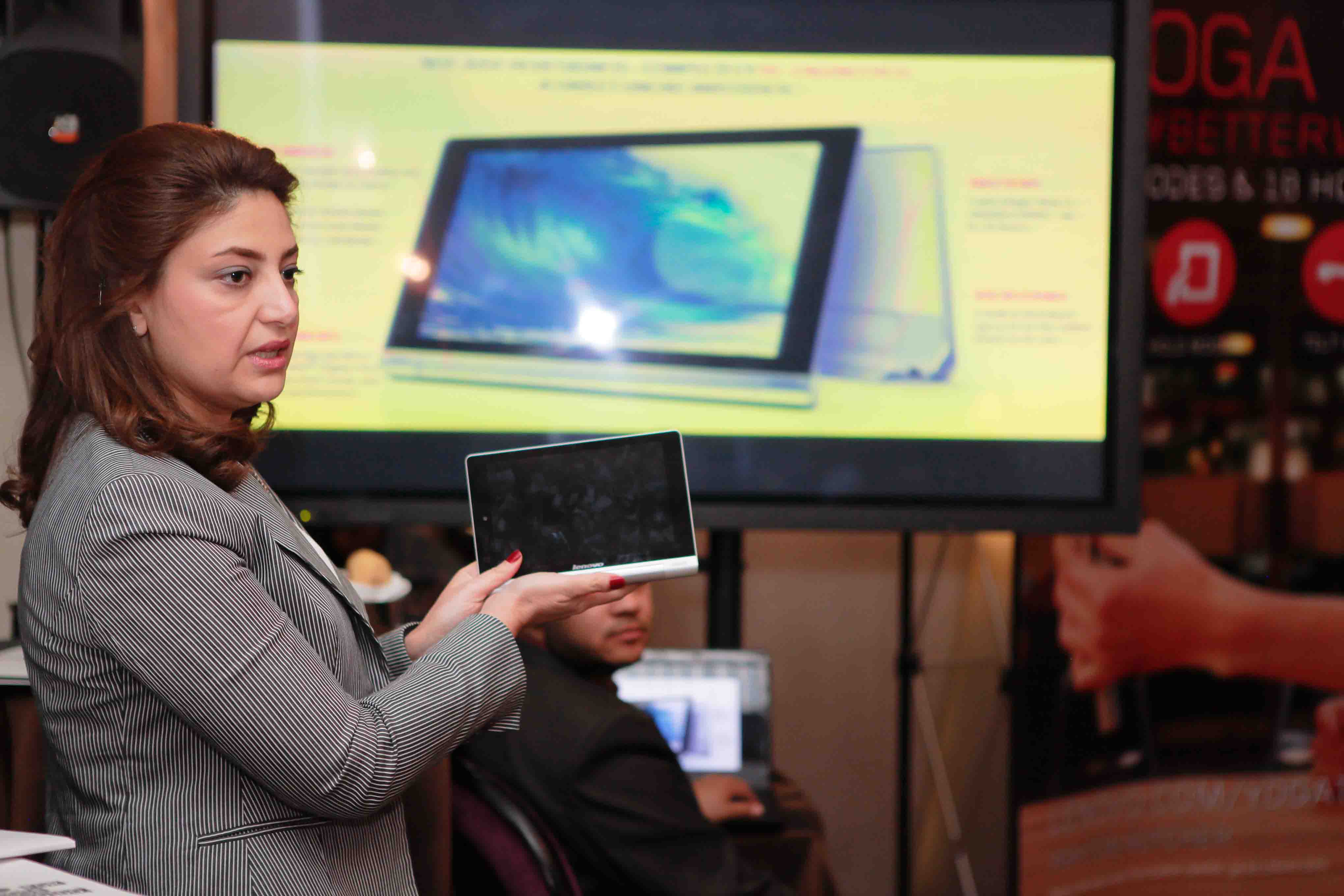 Lenovo  تطلق في مصر Yoga Tablet 10 HD+ الفريد والمتعدد الوضعيات ببطارية تدوم حتى 18 ساعه