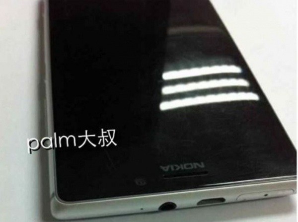 alleged-photos-of-nokia-catwalk-lumia-01