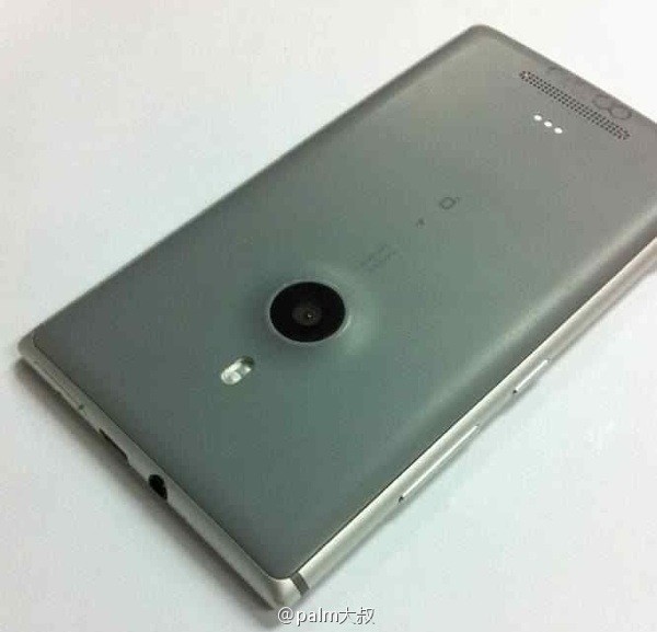 alleged-photos-of-nokia-catwalk-lumia-02