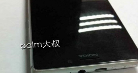 alleged-photos-of-nokia-catwalk-lumia-logo