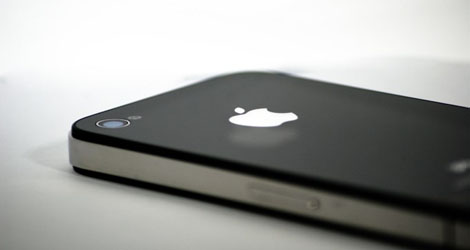 apple-junks-cheap-iphone-rumours-logo