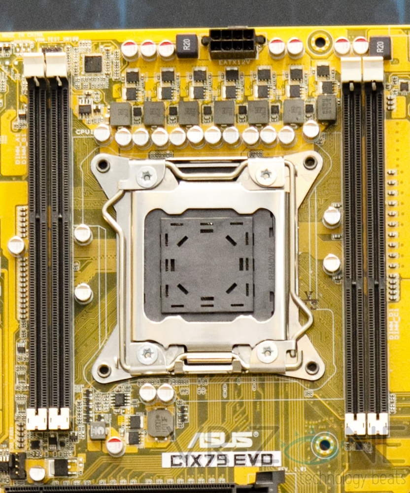 لوحة ASUS C1X79 EVO تظهر برقاقة X79 من Intel !