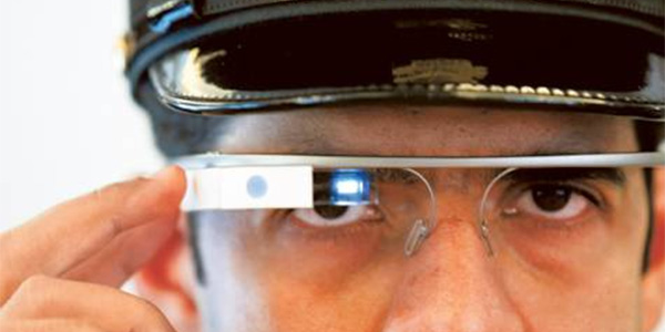 Google Glass : شرطة دبي ستستخدم نظارات Google الذكية لضبط المخالفات المرورية Google Glass : شرطة دبي ستستخدم نظارات Google الذكية لضبط المخالفات المرورية