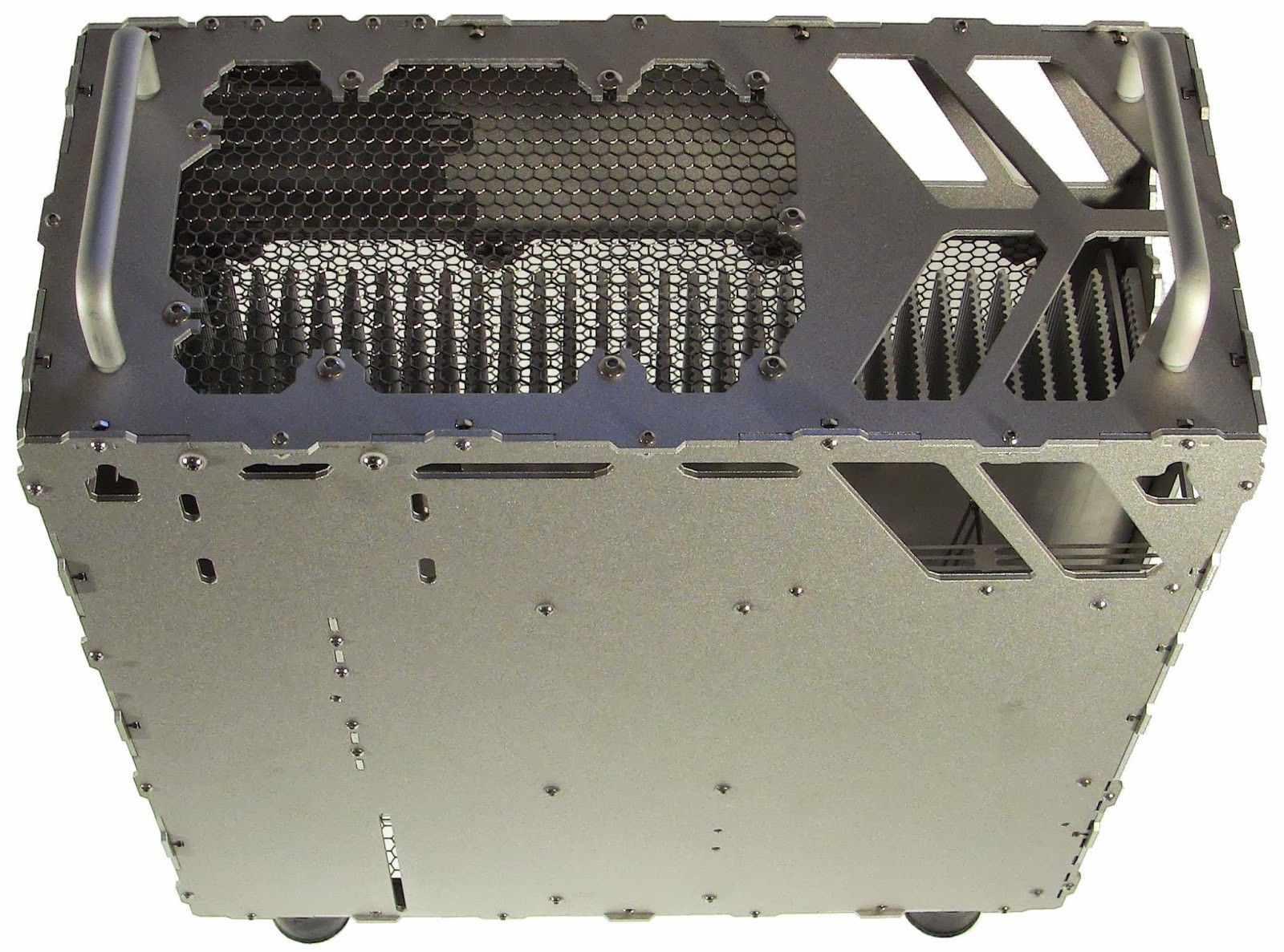haxx-eu-unveils-fanless-atx-pc-case-02