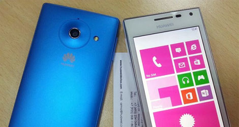 huawei ascend w1 poses for the camera in white and blue trims-logo