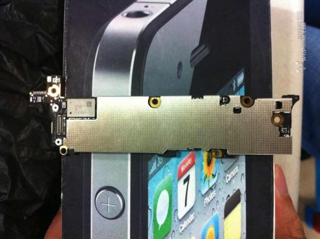 تسريب صورة لوحة الأم لهواتف iPhone 5