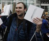 أبل تبيع مليون جهاز لوحي iPad 2 أبل تبيع مليون جهاز لوحي iPad 2