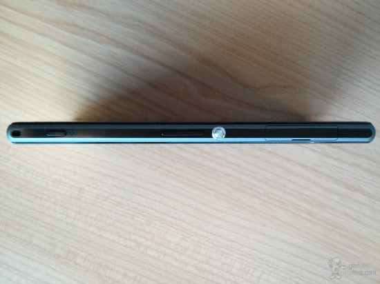 leaked-images-of-a-sony-branded-smartphone-claims-to-be-honami-01