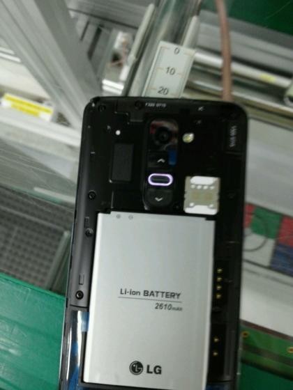 lg-g2-caught-on-camera-yet-again-shows-off-5-2-display-01