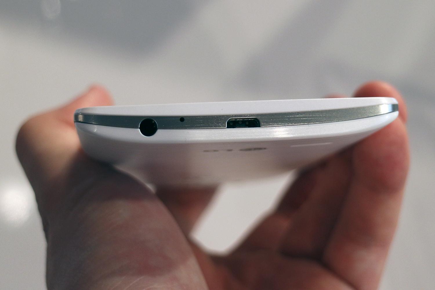 lg-g3-hands-on-bottom-2